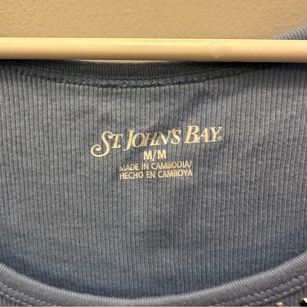 St. John’s Bay Rhinestone Tank Top. Women’s Medium. - Picture 4 of 5